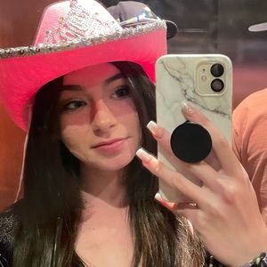 Meet your Posher, Leighton